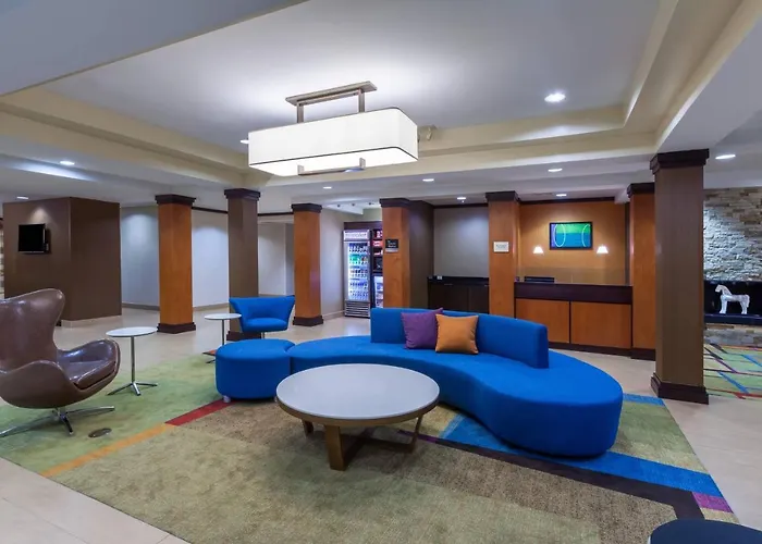 Fairfield Inn & Suites By Marriott Rogers