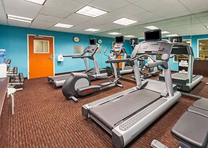 Fairfield Inn & Suites By Marriott Rogers