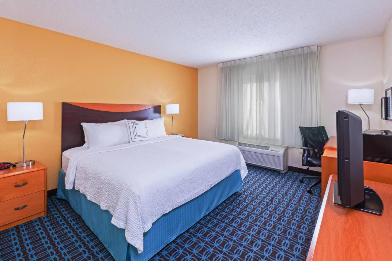 Hotel Fairfield & By Marriott Rogers